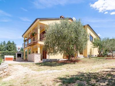 Secluded Apartment in Poreč with Garden