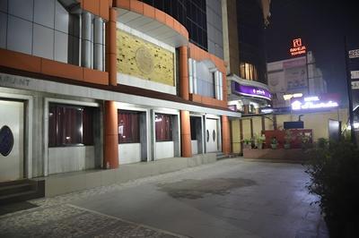 Goroomgo Sharda Regency Raipur