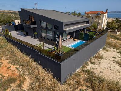 Beautiful 4-bed Villa Ria in Vathianos Kampos