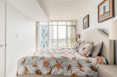 Toronto. 21 Iceboat 17floor