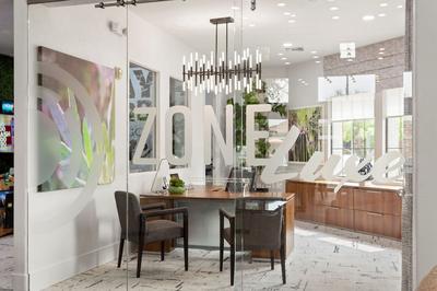 CozySuites Glendale with pool  04 and 18