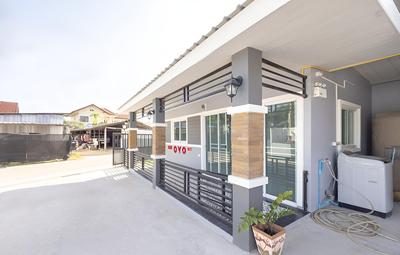 OYO 75383 Danthip Place