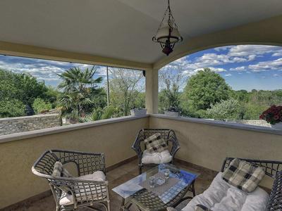 Well Maintained Holiday Home With Private Heated Pool Near the Beach