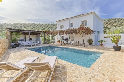 Casa Olivo in Izn jar