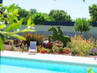 LE Petit Champigny