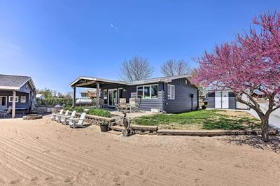 Lakefront Bellevue Home: Private Beach & Fire Pit!