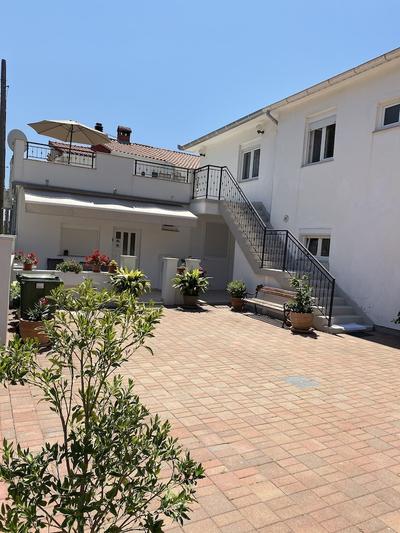 Angelas Apartments
