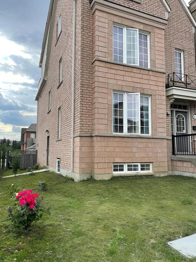 Room around York University Subway