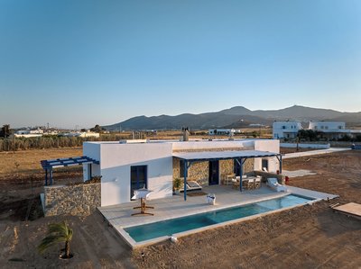 2 Bed Villa - Sleeps 6 - Pets - Pool - Parking