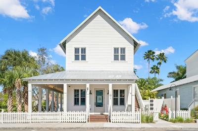 Casa Julieta Luxury Ybor-themed Studio