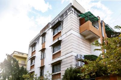 OYO Flagship 18270 Eon Studio Apartments