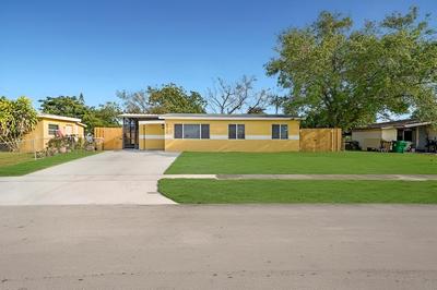 Yellow House in Davie main