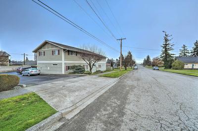 Apartment w/ Patio & Grill Access ~ 1/2 Mi to Bay!