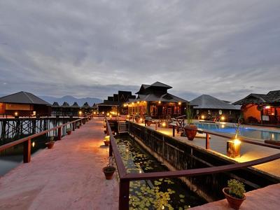 Shwe Inn Tha Floating Resort Hotel