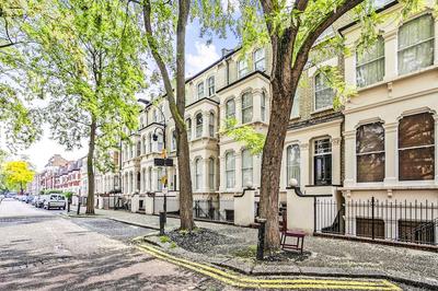 Elegant Shepherds Bush Home by Kensington Olympia
