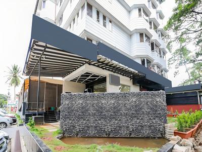 Capital O 18430 The Dawn Hotel