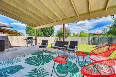 Colorful Kyle Home w/ Pool Access: Pets Welcome!