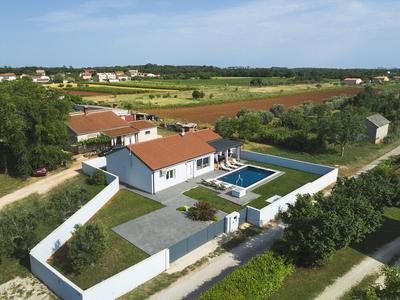 House in Valbandon Near Brijuni National Park