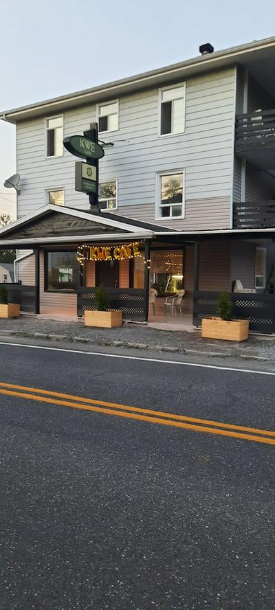 KWE Café & Auberge