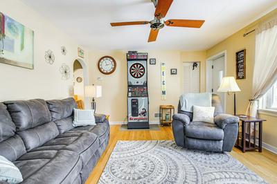 1 Mi to Lambeau Field: Residential Home w/ Yard