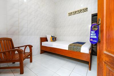 SPOT ON 2011 Hotel Mekar Sari