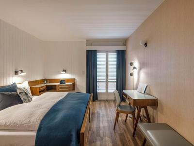 Hôtel historique Chez Elsy - Crans-Sapins