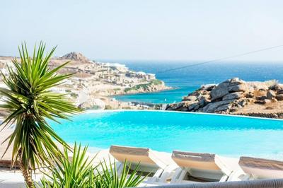 Paraga Scorpios Villa1 hot tub 7 Mins Walk to Beach by Calypso Sunset Villas