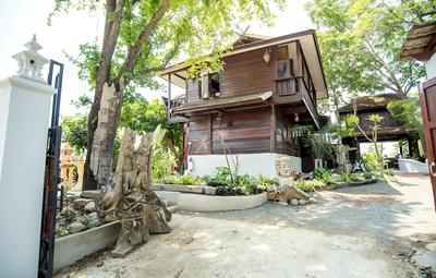 Boon Home Stay Arts and Crafts