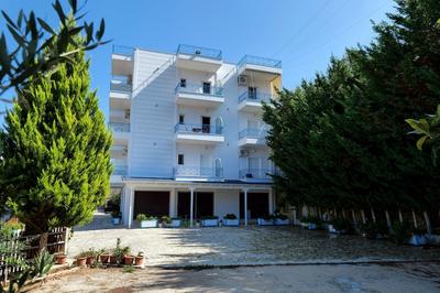Charming 2-bed Apartment in Sarandë