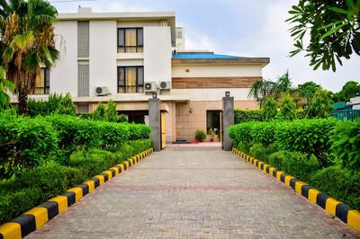 When In Gurgaon - Service Apartments, Next to Artemis Hospital