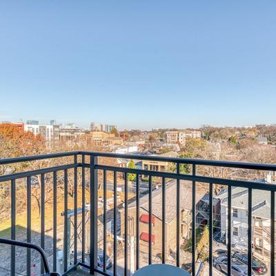 Cozysuites Music Row Spacious 2BR w Free Parking16, Bild 2