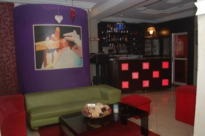 Dcove Hotel & Suites