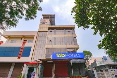 FabHotel Saket Inn