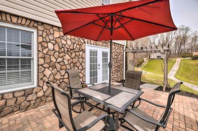Bristol Escape w/ Patio, 2 Mi to Downtown!