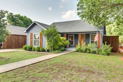Pecan Blue Frisco Home w/ Private Yard & Hot Tub