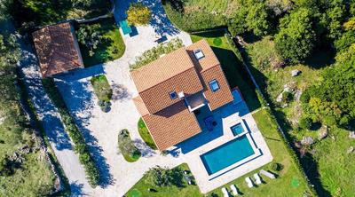 Amazing Home in Topolo with Hot Tub, Sauna & WiFi