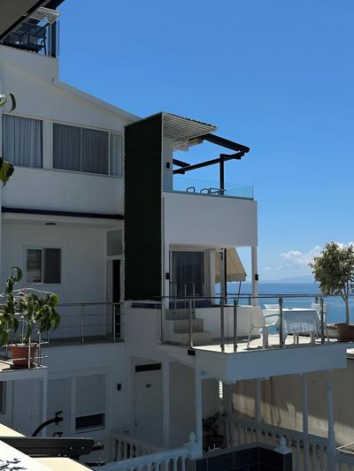 Qeparo Napolon Complex