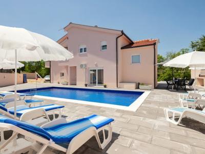 Charming Villa Nina With Pool