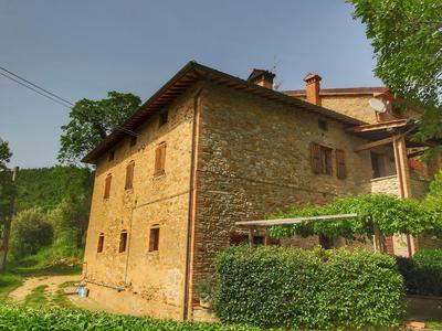 Urban Farmhouse in Umbria With Pool