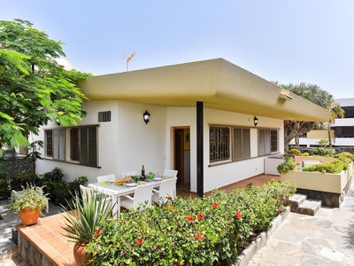 Belvilla by OYO Beach House Adelfas
