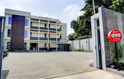 OYO 90629 The Home Srengseng