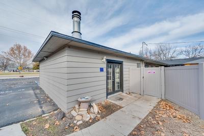 Cozy Nampa Escape w/ Fireplace + Smart TV!