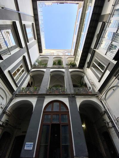 Cache-nez, Piazza Dante Napoli