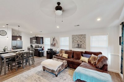 3BR Charming, Dog Friendly Home w/ Fire Pit!
