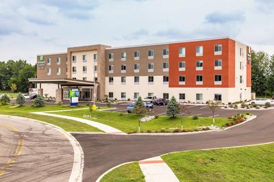 Holiday Inn Express & Suites Elkhart North by IHG