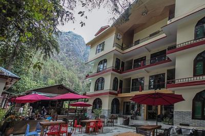 The Rainbow Inn & Cafe