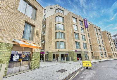 Premier Inn London Southwark - Southwark Station
