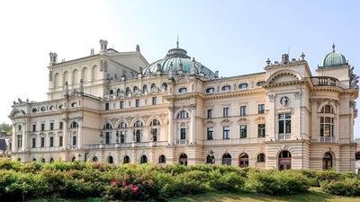 AMEN Aparthotel Curie 8