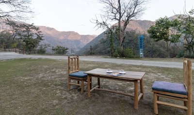 Itsy Hotels Paddler Zone With Bungee Jumping