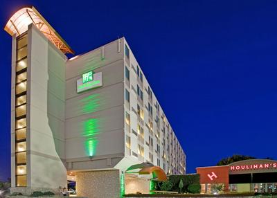 Holiday Inn Manhattan at the Campus by IHG